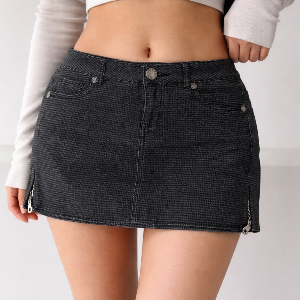 Guess Y2K Black & Gray Houndstooth Mini Skirt | Low Rise Zip Detail | Size S/M